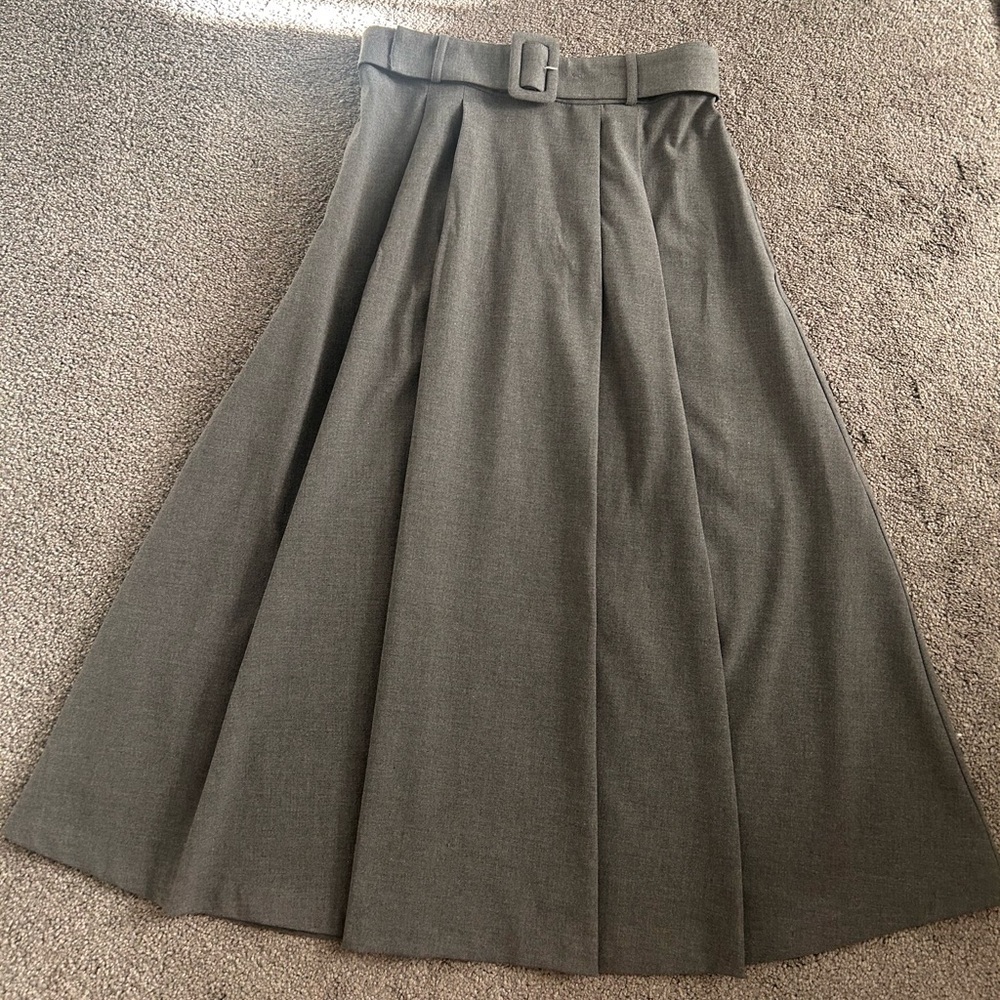 Gray midi pleated skirt